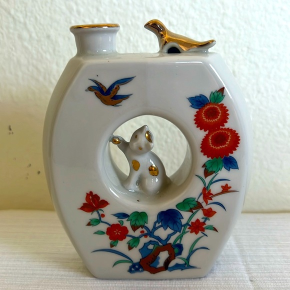 unknown Other - RARE JAPANESE SAKE DECANTER PORCELAIN CAT AND BIRD ACCENT FLORAL DESIGN CLEAN